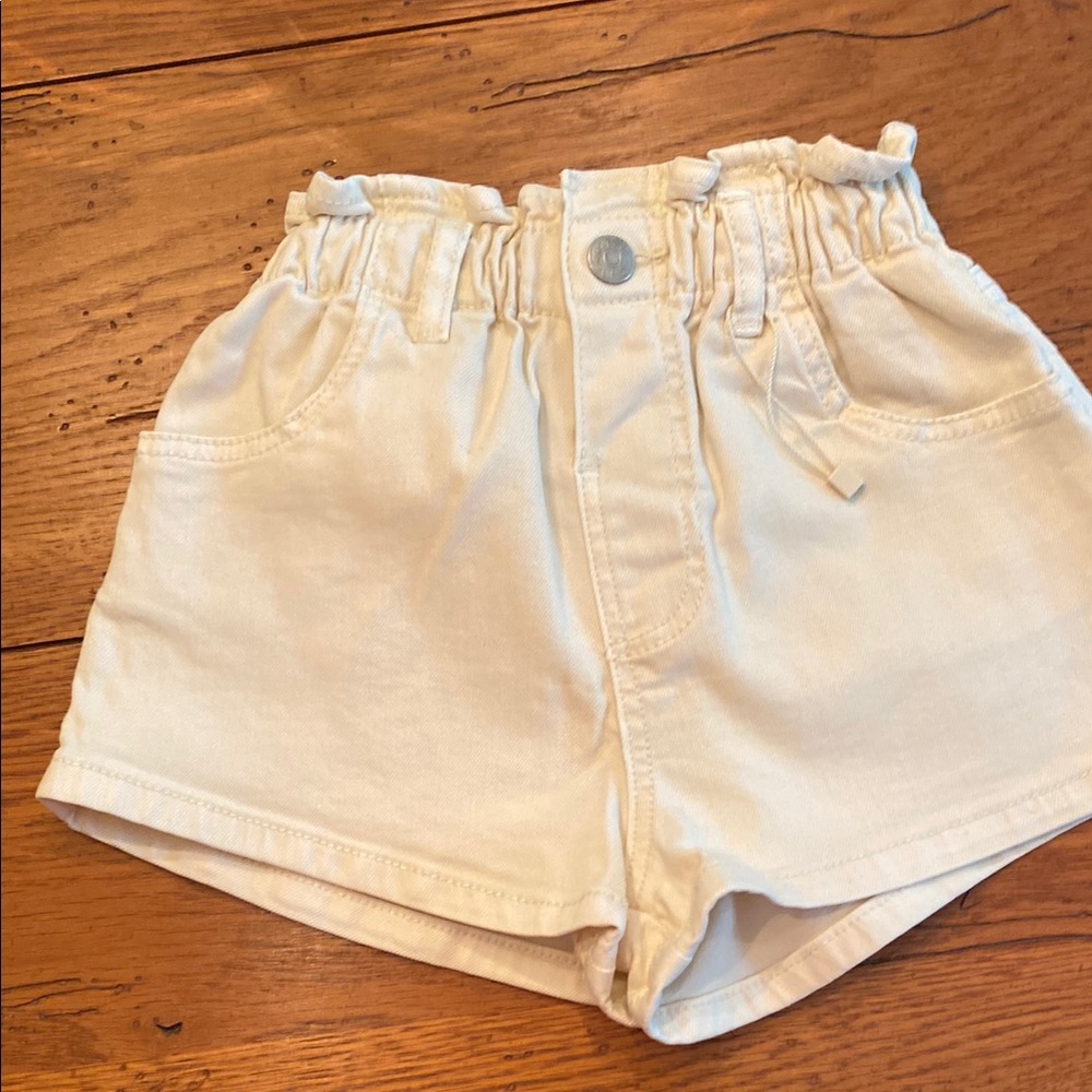 Zara Kids off white jean shorts size 3-4 elastic waist snap closure